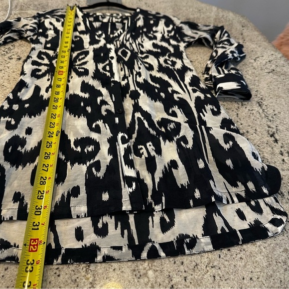 Athleta Navy and White Patterned Blouse‎ - Picture 5 of 7